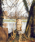 Pegelhaus im Hochwasser Pegelhaus im Hochwasser